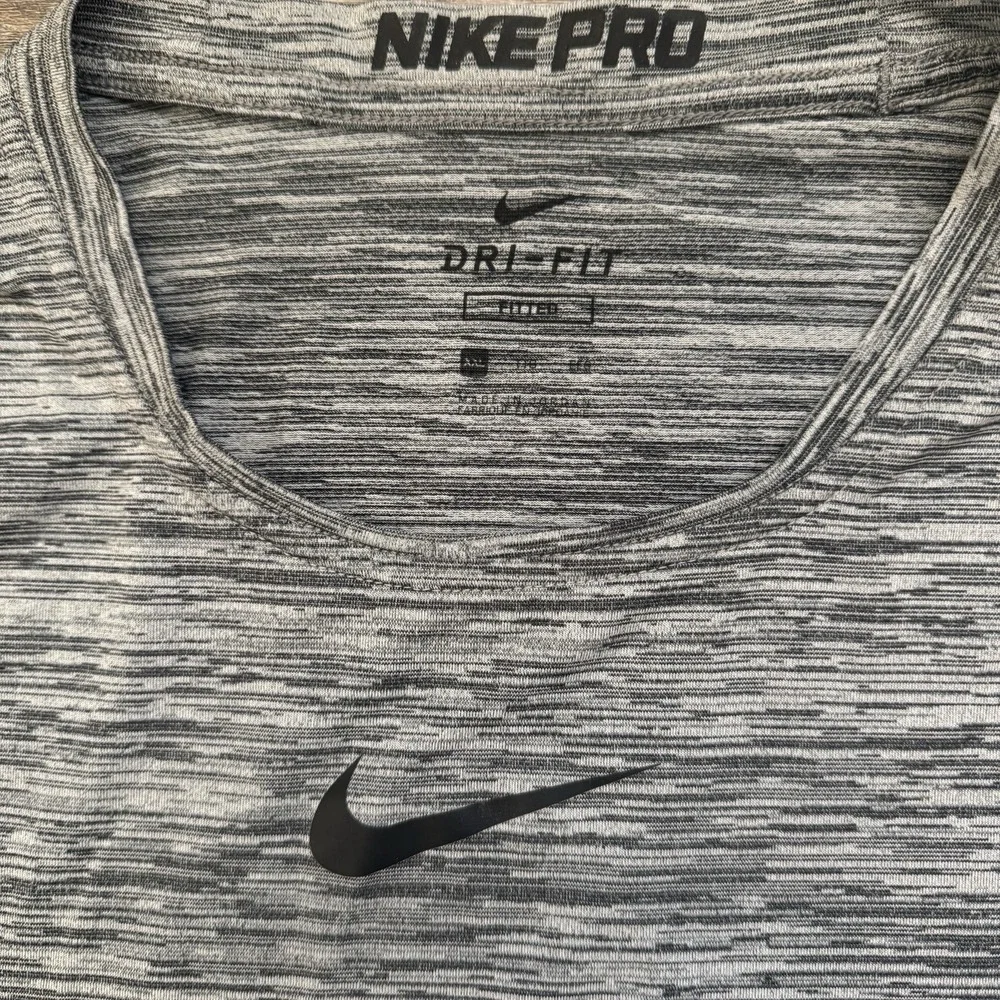 Nike Pro Men's Sz 2XL‎ Dri Fit Short Sleeve Workout Shirt Grey Stretch Crew Neck